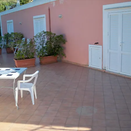 بيت للعطل L'isolana Luna 1 *